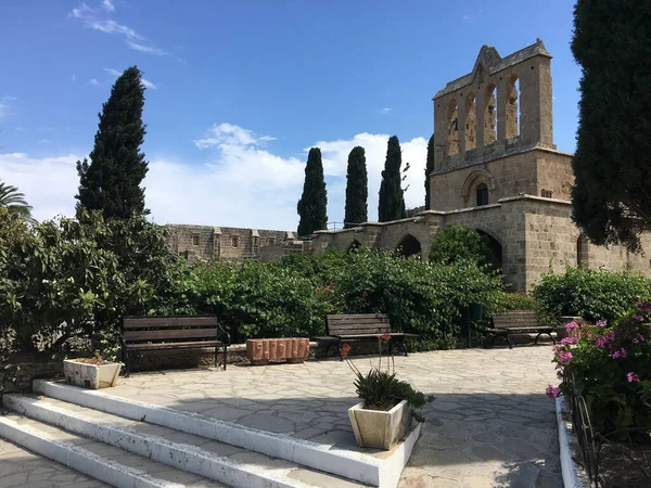 Kuzey Kıbrıs, Kyrenia yakınlarındaki Bellapais Manastırı. Bellapaias Manastırı