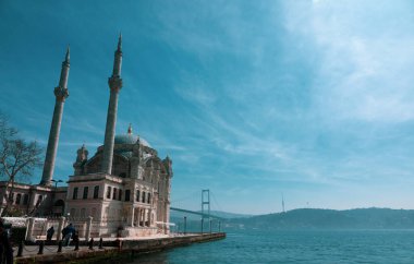 Ortakoy Camii, İstanbul, Beşiktaş 'taki Buyuk Mecidiye Camii olarak da bilinir. 1853 'te barok tarzında inşa edilmiş. İslam kültürü için Ramazan duvar kağıdı.