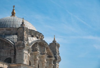 Ortakoy Camii 'nin ayrıntıları, İstanbul, Beşiktaş' taki Buyuk Mecidiye Camii olarak da bilinir. 1853 'te barok tarzında inşa edilmiş. Osmanlı İmparatorluğu 'nun Rokoko ve Yunan mimari mirası