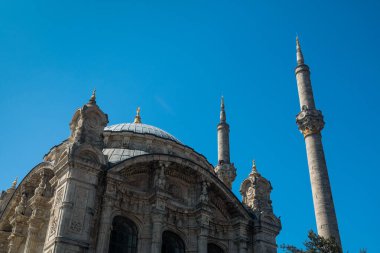 Ortakoy Camii 'nin ayrıntıları, İstanbul, Beşiktaş' taki Büyük Mecidiye Camii olarak da bilinir. 1853 'te barok tarzında inşa edilmiş. Osmanlı İmparatorluğu 'nun Rokoko ve Yunan mimari mirası