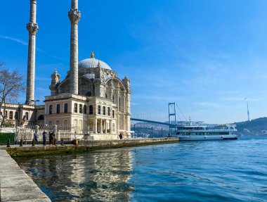 İstanbul Türkiye 25 Mart 2023 Ortakoy Camii Beşiktaş, İstanbul, Türkiye 'de Büyük Mecidiye Camii olarak da bilinir. 1853 'te barok tarzında inşa edilmiş. İslam kültürü için Ramazan duvar kağıdı.