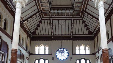 İstanbul, Türkiye 08 Nisan 2023 Sirkeci tren istasyonunda bir zamanlar Doğu Ekspresi 'nin son durağı olan İstanbul, İstanbul, Türkiye' de güzel bir mimari tasarım.