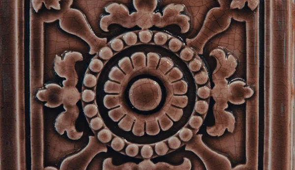 Pola Bunga Tradisional Diukir Pada Latar Belakang Marmer Coklat Ukiran — Stok Foto
