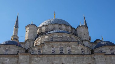 Yeni Cami 'nin ya da Yeni Cami' nin mimari detayları. İstanbul Eminonu 'nun Altın Boynuz ilçesindeki Galata Köprüsü' ndeki Yeni Cami Kubbesi