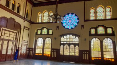 İstanbul, Türkiye 08 Nisan 2023 Sirkeci tren istasyonunda bir zamanlar Doğu Ekspresi 'nin son durağı olan İstanbul, İstanbul, Türkiye' de güzel bir mimari tasarım.