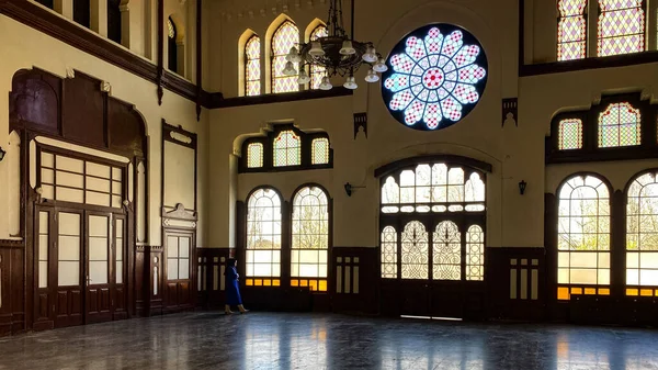 stock image Istanbul, Turkey April 08, 2023 Beautiful architectural design inside a waiting room at Sirkeci train station, once the terminus of the Orient Express, Istanbul, Turkey.