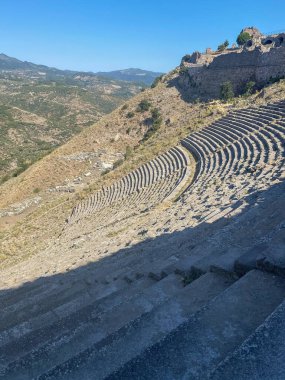 İzmir, Bergama 'daki Pergamon Antik Kenti Amfitiyatrosu. Pergamon Akropolü. Eski harabe.