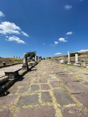  Pergamon İzmir 'de Asklepion' da sütunlu sokak. ilk sağlık merkezi
