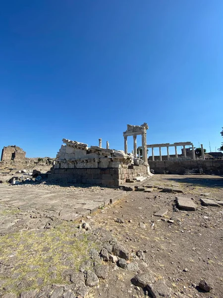 Trajans Förstörda Tempel Pergamons Antika Stad Korintisk Ordning Stenhuggning Lättnad — Stockfoto