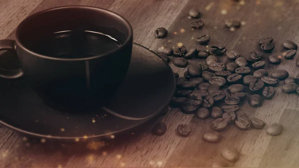 光輝く背景の木のテーブルの上にコーヒー豆とエスプレッソのカップ ヴィンテージでロマンチックなコーヒーコンセプト コピースペース — ストック写真