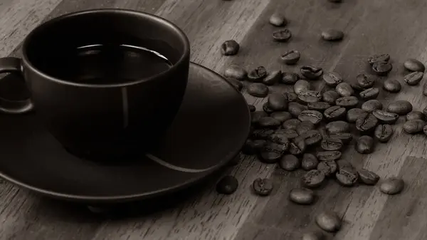 Kopp Espresso Med Kaffebönor Strukturerat Träbord Årgång Romantiskt Kaffekoncept Kopieringsutrymme — Stockfoto