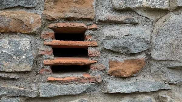Маленька Віконна Вентиляція Каменю Плитки Дозволяє Вентиляцію Підвалі Старих Кам — стокове фото