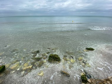 Marmara Kumburgaz denizi üzerinde dramatik fırtına bulutları. İstanbul, Türkiye