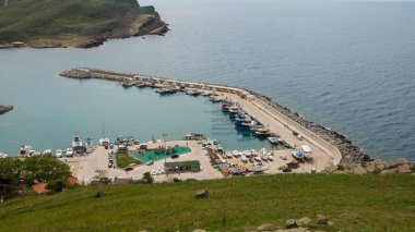 Kalekoy, Gokceada 'daki Kalekoy köyünün tepenin manzarası. Kalekoy, İngilizce Castle Village demek. Imbros Adası Canakkale, Türkiye