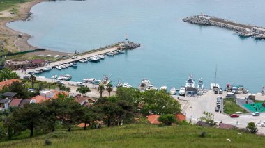 Kalekoy, Gokceada 'daki Kalekoy köyünün tepenin manzarası. Kalekoy, İngilizce Castle Village demek. Imbros Adası Canakkale, Türkiye