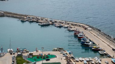Kalekoy, Gokceada 'daki Kalekoy köyünün tepenin manzarası. Kalekoy, İngilizce Castle Village demek. Imbros Adası Canakkale, Türkiye