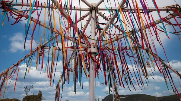 Kolorowe Tradycyjne Wstążki Życzeniowe Przywiązane Drzewa Słupa Żelaza Kalekoy Gokceada — Zdjęcie stockowe