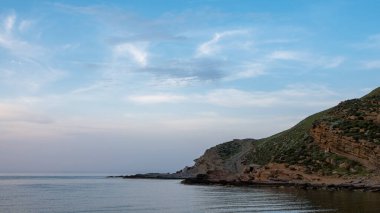 Gökçeada 'da gün batımında, Yunanca adı Arcadia olan Yıldız Koy plajı, Gökçeada' da popüler bir plajdır. Çanakkale, Türkiye