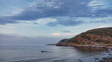 Gökçeada 'nın yeşil tepelerinden gün batımına kadar uzanan Yıldizkoy plajı, Gökçeada' nın popüler plajlarından biridir. Çanakkale, Türkiye