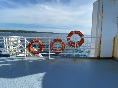 Canakkale, Türkiye - 13 Mayıs 2019: Gkceada (imbros) taşımacılığı Kabatepe limanından kalkan feribot ile yapılır.