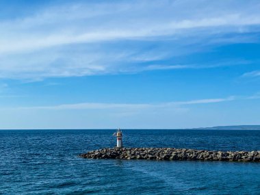 Gökçeada Imbros Adası Kalekoy limanından Kalekoy deniz feneri manzaralı. Çanakkale, Türkiye