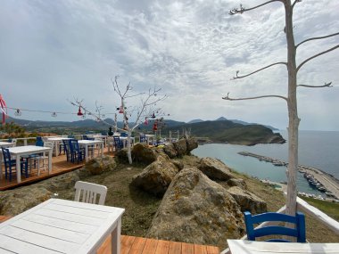 Gökçeada, Canakkale, Türkiye 28 Mayıs 2023: Gökçeada 'nın Kalekoy Köyü' ndeki ünlü balık restoranı. Türkiye 'nin en büyük adası olan Gökçeada, Çanakkale ilinin bir ilçesidir.
