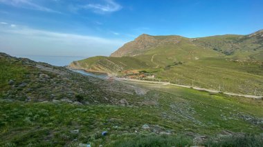 Gökçeada 'nın yeşil tepelerinden gün batımına kadar uzanan Yıldizkoy plajı, Gökçeada' nın popüler plajlarından biridir. Çanakkale, Türkiye
