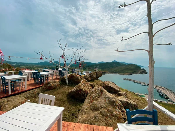 2023年5月28日トルコ カナカレ県ゴケカダ県Kalekoy村の有名な魚料理店 トルコ最大の島であるゴッケダ島は トルコのカナッカレ県の農村地域です ストックフォト