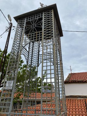 Yunan Köyü Eski Bademli 'deki kilise çan kulesi (gliki köyü) - Türk Ege Adası Gkceada Adası