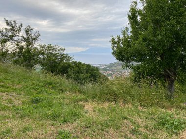 Kuzey Ege Denizi ve Yunan adası Eski Bademli (Gliki) Köy Gökçeada-Imbros adasından Semendirek manzarası