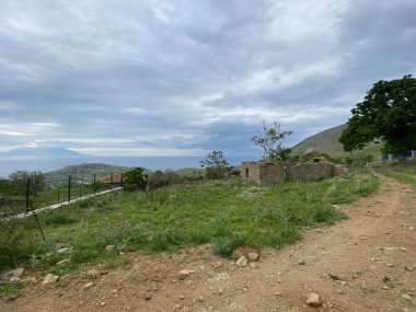 Türkiye 'nin en batı noktası; Eski Bademli köyü Gökçeada-Imbros adası Canakkale' den en yeni Bademli, Kalekoy köyü ve Yunan adası Semendirek manzarası