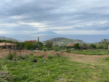 Türkiye 'nin en batı noktası; Eski Bademli köyü Gökçeada-Imbros adası Canakkale' den en yeni Bademli, Kalekoy köyü ve Yunan adası Semendirek manzarası
