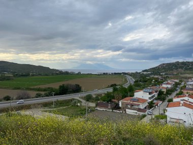 Türkiye 'nin en batı noktası; Eski Bademli köyü Gökçeada-Imbros adası Canakkale' den en yeni Bademli, Kalekoy köyü ve Yunan adası Semendirek manzarası