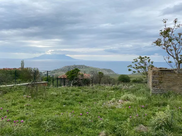 Türkiye 'nin en batı noktası; Eski Bademli köyü Gökçeada-Imbros adası Canakkale' den en yeni Bademli, Kalekoy köyü ve Yunan adası Semendirek manzarası