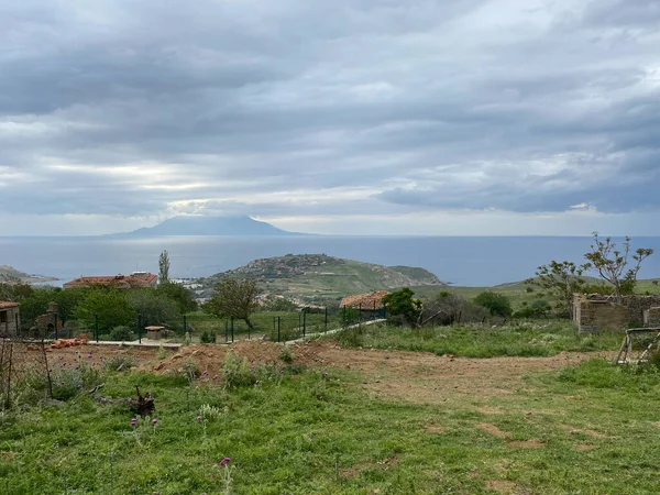Türkiye 'nin en batı noktası; Eski Bademli köyü Gökçeada-Imbros adası Canakkale' den en yeni Bademli, Kalekoy köyü ve Yunan adası Semendirek manzarası