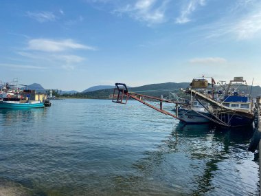 Gökçeada, Çanakkale, Türkiye 27 Mayıs 2023 Kalekoy Limanı demirli kılıç balığı gemileriyle. Kalekoy Gokceada 'nın en eski limanıdır..