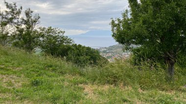 Kuzey Ege Denizi ve Yunan adası Eski Bademli (Gliki) Köy Gökçeada-Imbros adasından Semendirek manzarası