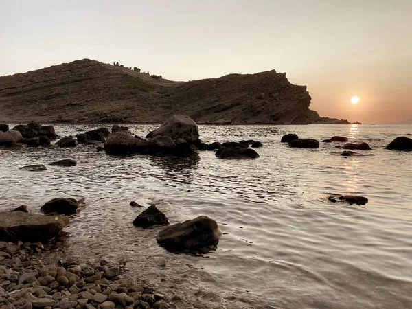 Gökceada, Imbros Adası 'nda gün batımında Yildizkoy plajı manzarası. Yildizkoy, Gökceada 'da popüler bir plajdır. Çanakkale, Türkiye