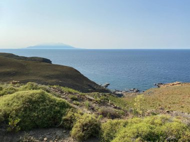 Gökceada-Imbros adasındaki Yildizkoy plajının yüksek açılı manzarası. Yildizkoy, Gökceada 'da popüler bir plajdır. Çanakkale, Türkiye