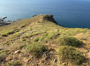 Gökceada-Imbros adasındaki Blue Bay 'in (Mavi Koy) yüksek açılı görüntüsü. Yildizkoy plajina çok yakin. Çanakkale Türkiye