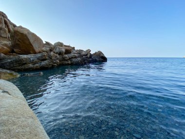 Mavi Körfez (Mavi Koy), Gökceada Yıldız Körfezi 'nin yanındaki su altı milli parkı. Imbros Adası, Canakkale, Türkiye