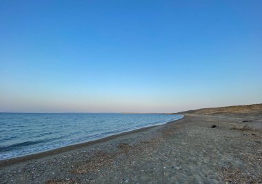 Temiz denizi ve güzel plajlarıyla Guzelce Körfezi. Guzelce Körfezi, Eelek kasabasının yakınında yer almaktadır, ayrıca Gökçeada 'da dalış, rüzgar sörfü ve uçurtma için uygundur. Çanakkale, Türkiye