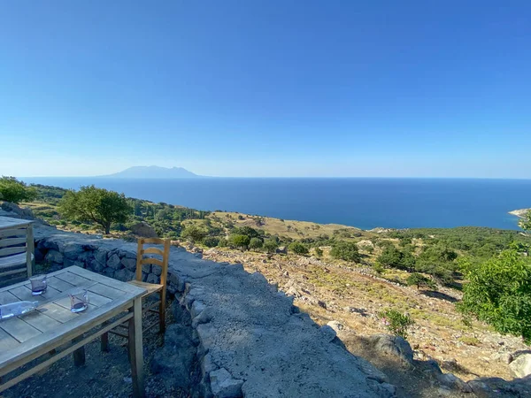 Widok Wybrzeże Gokceady Imbros Grecką Wyspą Samothrace Tle Wioska Tepekoy — Zdjęcie stockowe