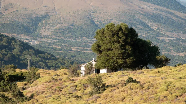 Una Antigua Iglesia Griega Ortodoxa Manastraki Entre Las Montañas Localidad — Foto de Stock