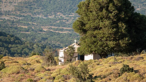 Una Antigua Iglesia Griega Ortodoxa Manastraki Entre Las Montañas Localidad — Foto de Stock