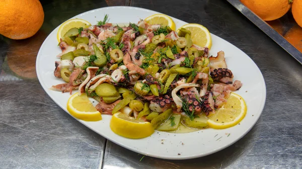 Boiled Octopus Salad Served Pure Olive Oil Lemon Slices Dill — Stock Photo, Image