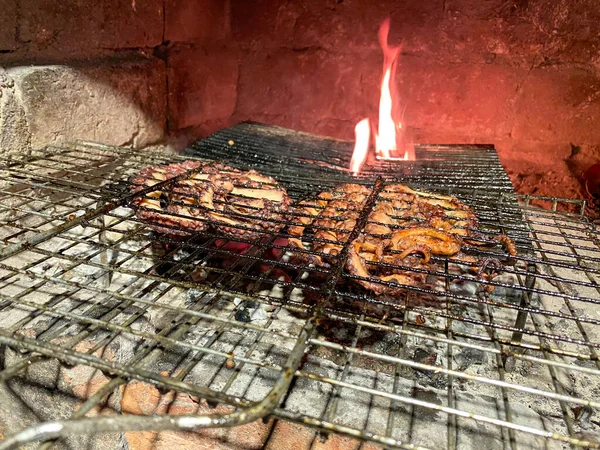 从爱琴海新鲜出来的章鱼在炉火中烹调 Gokceada Gokceada Canakkale 土耳其 — 图库照片