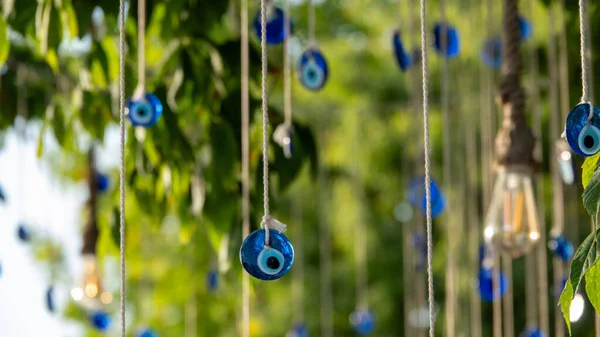 Perline Blu Malocchio Appese Con Una Corda Ramo Albero Amuleto — Foto Stock