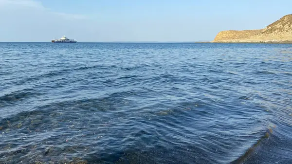 Gökçeada adasındaki Kuzu limanı plajı (Kuzu limani). Türkiye 'nin en büyük adası olan Gökçeada, Çanakkale ilinin bir ilçesidir.