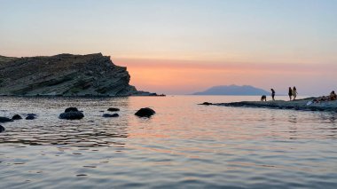 Gökceada, Imbros Adası 'ndaki Yildizkoy plaj manzarası. Yildizkoy Sahili, Sualtı Ulusal Parkı ile popüler bir plajdır..